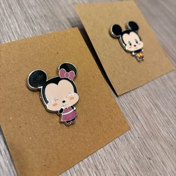 Mickey & Minnie Official Disney Pins - Picture 2 of 4